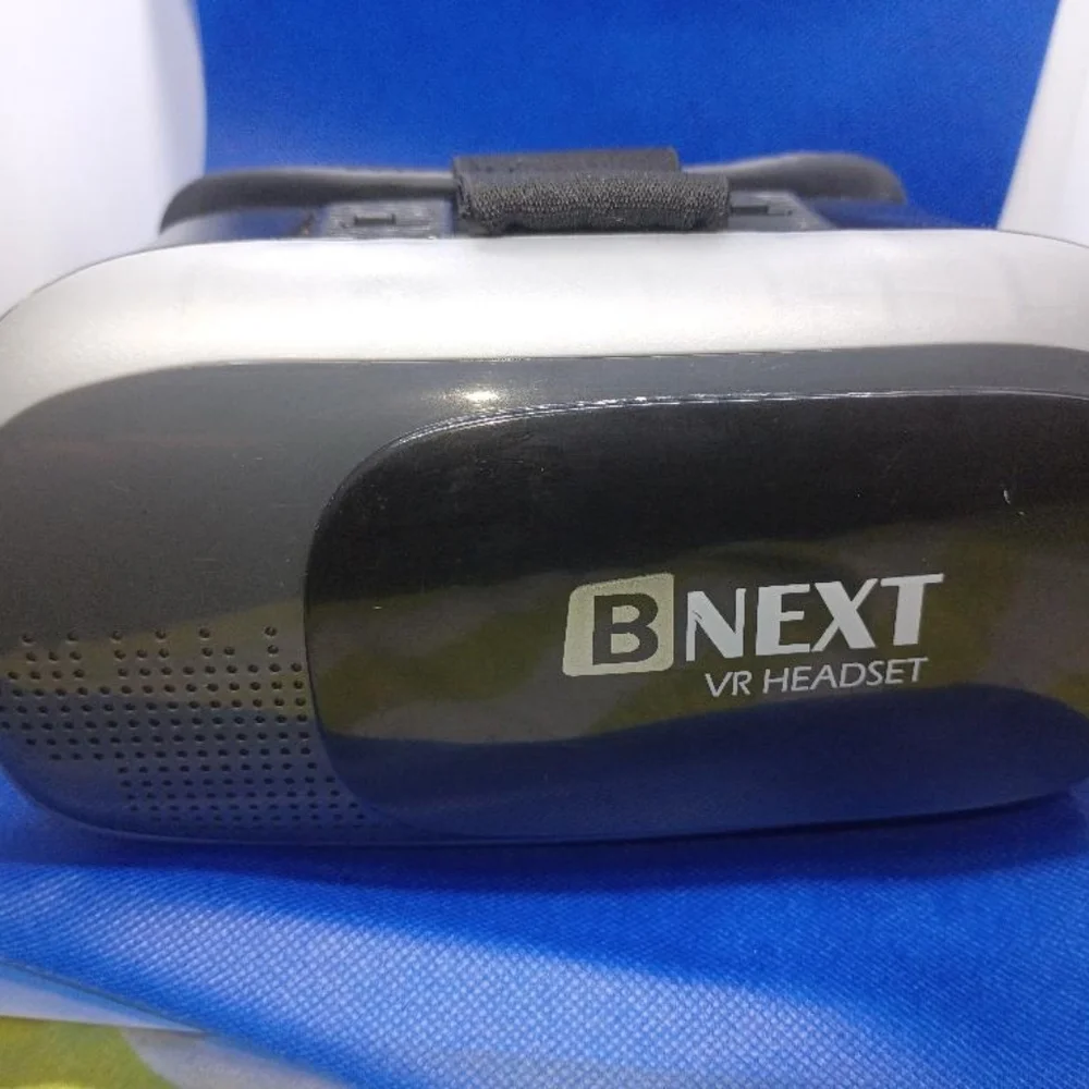 next VR Headset - Black and Silver
